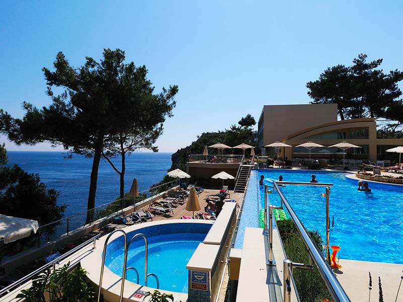 pool-akrotiri-beach-hotel