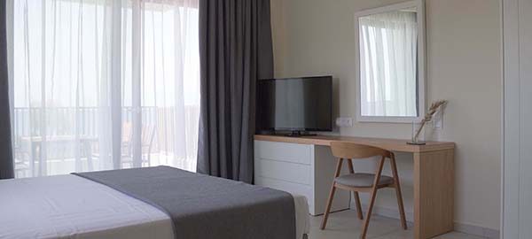 deluxe-room-kyma-01