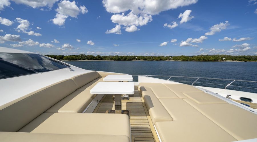 yacht-charter-corfu-lafenice-azimut-85-flybridge-vision-yachting-04