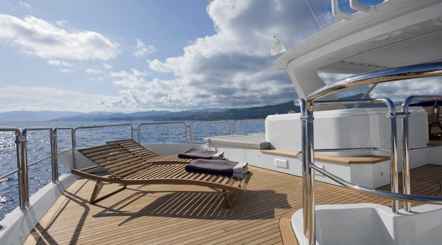 yacht-charter-corfu-lafenice-azimut-85-flybridge-vision-yachting-13